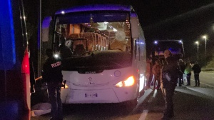 Sassi contro un pullman tifosi del Pistoia basket, morto uno degli autisti