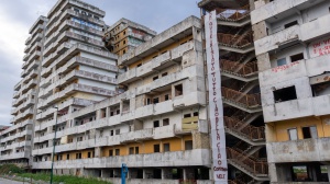 Scampia: la via la demolizione della Vela gialla, una delle costruzioni simbolo del degrado del quartiere di Napoli