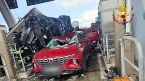 Schianto al casello di Rosignano sulla A 12, il bilancio è di tre morti e sei feriti