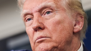 Scontro tra un aereo e un elicottero a Washington, Trump conferma che non ci sono superstiti