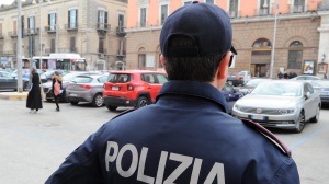 Scoperto e sgominato un giro di prostituzione minorile a Bari. Dieci arresti 