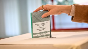 Seggi aperti oggi alle 15, e domani dalle 7 alle 23, per Europee, Piemonte e 3.700 Comuni