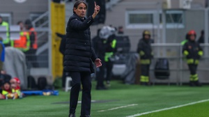 Serie A, Inter-Verona 2-1, Frosinone-Monza 2-3, Lecce-Cagliari 1-1, Sassuolo-Fiorentina 1-0