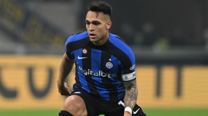 Serie A, l'Inter fatica ma batte anche il Genoa, 2-1 a san Siro; nerazzurri a + 15 sulla Juventus