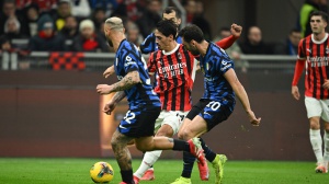 Serie A, l'Inter fermata sul pareggio dal Milan, ma il Napoli non ne approfitta: 1-1 con la Roma
