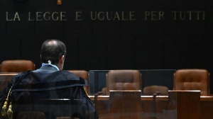 Sfigurò l'ex compagna ma non andrà in carcere. La sentenza, insulti e minacce sono comprensibili