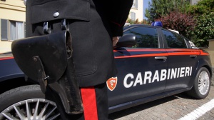 Si è arreso l'uomo che dopo una lite ha accoltellato la moglie e i due figli, i bimbi di 3 e 7 anni sono gravi