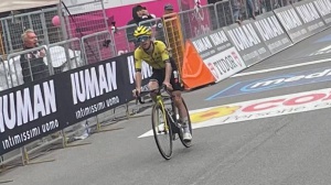 Simon Yates allunga le mani sul Giro d’Italia, Del Toro e Carapaz sono i grandi sconfitti