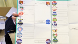 Sondaggi, dalla media settimanale arriva una conferma: sul centrosinistra pesa ancora l’effetto-Sardegna