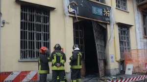 Spunta l'ipotesi del dolo dietro il rogo nel negozio cinese a Milano: i titolari sarebbero stati minacciati