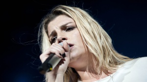 Stasera tutto è possibile, l'ultima puntata su Rai2, De Martino ritrova Emma: "Abbiamo questioni in sospeso"