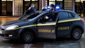 Stipendi da favola a moglie e figlia per svuotare casse di una società. Ma non era l'unico escamotage 