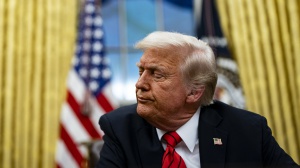 Stop alle cannucce di carta: “esplodono”. L’ordine esecutivo firmato da Trump    