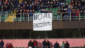 Stop gare e partita persa, stretta Fifa contro razzismo sui campi di calcio