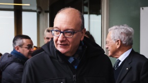 Studenti restituiscono borsello con 1.000 euro. Valditara li invita al ministero