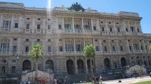 Cassazione: sulle carte d'identità dei minori torna la dicitura 'genitori', via 'padre' e 'madre'