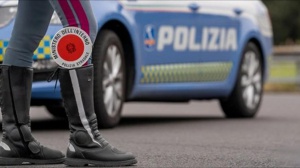 E' stato arrestato il conducente del Suv che si è schiantato contro una volante provocando la morte di un poliziotto, e il ferimento di un collega