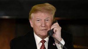 Telefonata Trump-Putin: lo zar sospende gli attacchi a impianti dell'energia per 30 giorni, ma chiede lo stop alle armi a Kiev