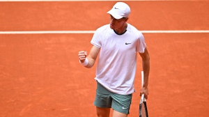 Tennis, inizia l'operazione Roland Garros per Jannik Sinner, l'azzurro in viaggio per Parigi