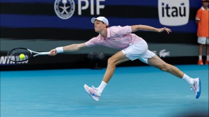 Tennis: Jannik Sinner avanza ai quarti di finale di Miami, dopo aver battuto in due set Alex Michelsen