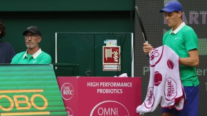 Tennis. Jannik Sinner perde con Bublik, fuori agli ottavi ad Halle, in Germania. Ai quarti invece Flavio Cobolli 