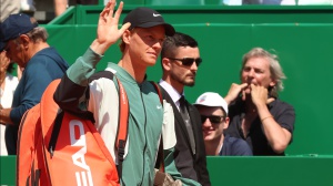 Tennis, Master 1000 Madrid: buona la prima per Sinner, battuto in due set Sonego nel derby italiano