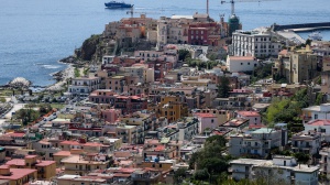 Terremoto ai Campi Flegrei: scossa più forte degli ultimi 40 anni, magnitudo 4,4. A Napoli tanta gente in strada