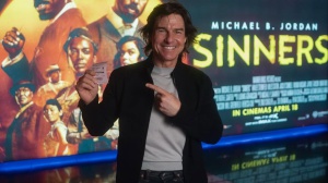 Tom Cruise promuove il film “I peccatori” sui social: “Da vedere al cinema”