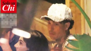 Tony Effe e Giulia De Lellis fotografati da "Chi" a Napoli. "Erano al concerto di Geolier"....