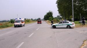 Travolta e uccisa sulle strisce alle porte di Roma, caccia all’auto pirata 