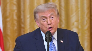 Trump accusa la Cina: 'Voto compromesso dal furto di dati'. Pechino: 'Falsità'