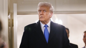 Trump chiama Putin e Zelensky, 'subito i negoziati'. Entrambi vogliono la pace, affermato il presidente degli Stati Uniti
