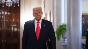 Trump festeggia i suoi primi 100 giorni: i migliori della Storia, con la Cina accordo vicino, vorrei fare il Papa