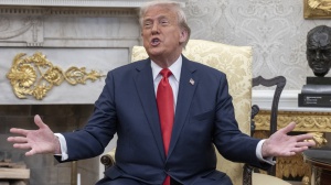 Trump rilancia la guerra dei dazi, pronte nuove tariffe su chip e farmaci, mercati in allerta