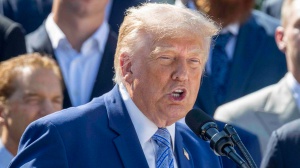 Trump verso l’escalation in Iran, gli Houthi attaccano due navi nel Mar Rosso