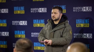 Ucraina: Zelensky, pronti a scambiare territori con Mosca, trattative solo con garanzie Usa 