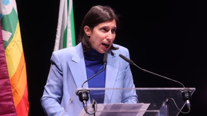Unione Europea, centrosinistra diviso in piazza. I big del Pd in pressing sulla Segretaria Elly Schlein