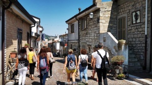 Uno dei più piccoli paesi d'Italia presenta i suoi 144 abitanti (uno ad uno)