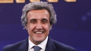 "Vengo prima del TG": Flavio Insinna lascia la Rai e sbarca su La7 di Urbano Cairo