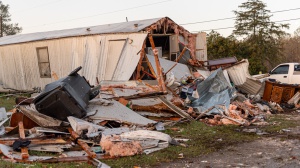 Violenti tornado si sono abbattuti negli Stati Uniti centrali: almeno 21 i morti. Rischio tempeste violente fino a martedì
