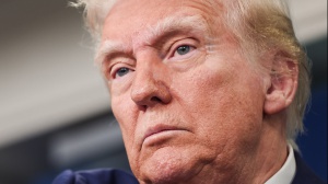 Vittoria di Trump sullo ius soli, la Corte suprema limita i poteri dei giudici federali