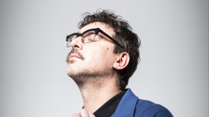 Willie Peyote a RTL 102.5: “La mia canzone è una presa in giro al conservatorismo che dilaga ultimamente. Parlare di queste cose è la mia cifra stilistica.”