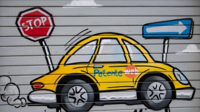  Europa. Arriva la patente a 17 anni, a condizione di guidare al fianco di un conducente esperto fino alla maggiore età 