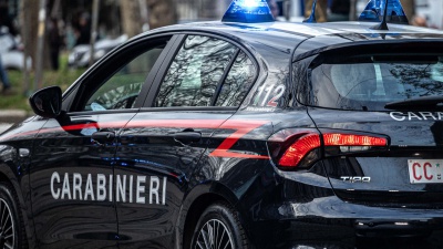 'Papà ci picchia': una 16enne manda un messaggio agli amici e lo fa arrestare
