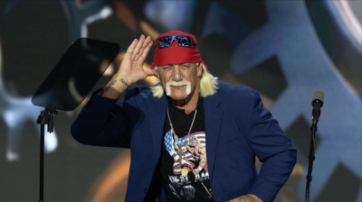 È morto Hulk Hogan, la star della WWE che rese il wrestling uno show