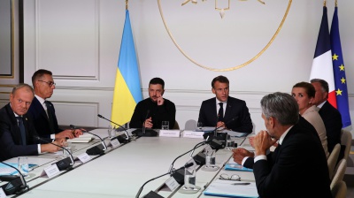 A Parigi, Zelensky incassa le garanzie dei "volenterosi"  e degli Stati Uniti sulla pace futura con Mosca