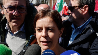 A Roma, nel giorno della manifestazione No Kings Italy,  scoppia il caso del controllo di polizia su Ilaria Salis 