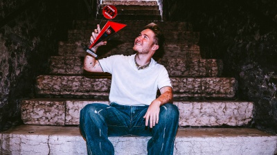 “A me mi piace” (ft. Manu Chao) di Alfa è il brano vincitore del premio RTL 102.5 Power Hits Estate 2025