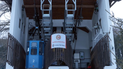 Un morto per la caduta di una cabina di un ovovia ad Elgelberg in Svizzera, dove ci sono forti raffiche di vento