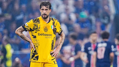 Acerbi contro il tifoso del Psg che lo prende in giro: "Ti sfondo di botte" (VIDEO)